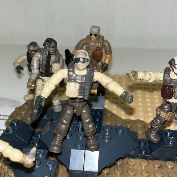 Call of Duty Megabloks 2013 Set of 6 figures and weapons - Picture 6 of 12